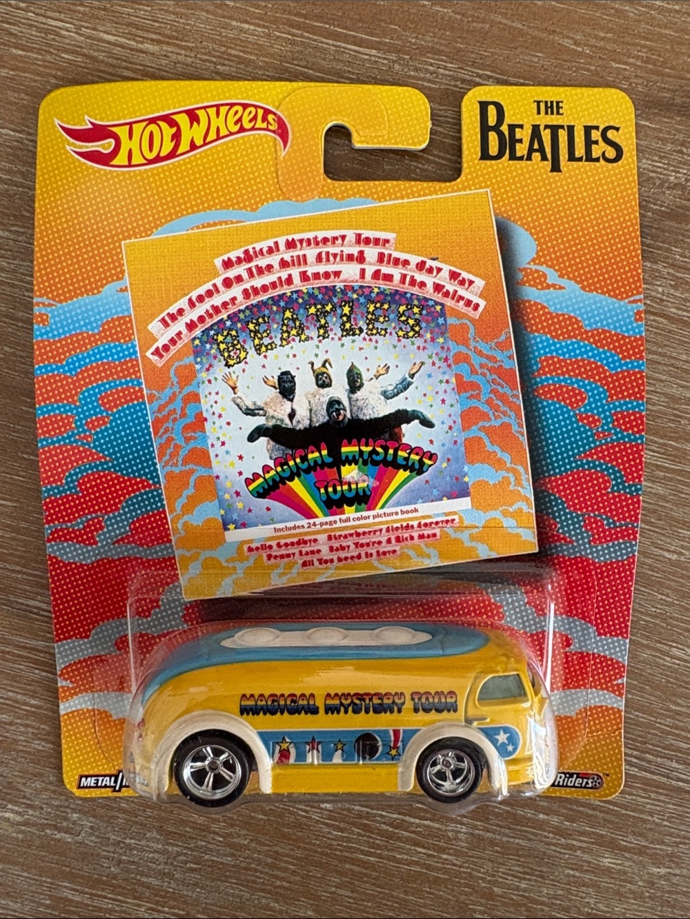 New In Box Hot Wheels The Beatles Magical Mystery Tour Bus - Picture 3 of 3